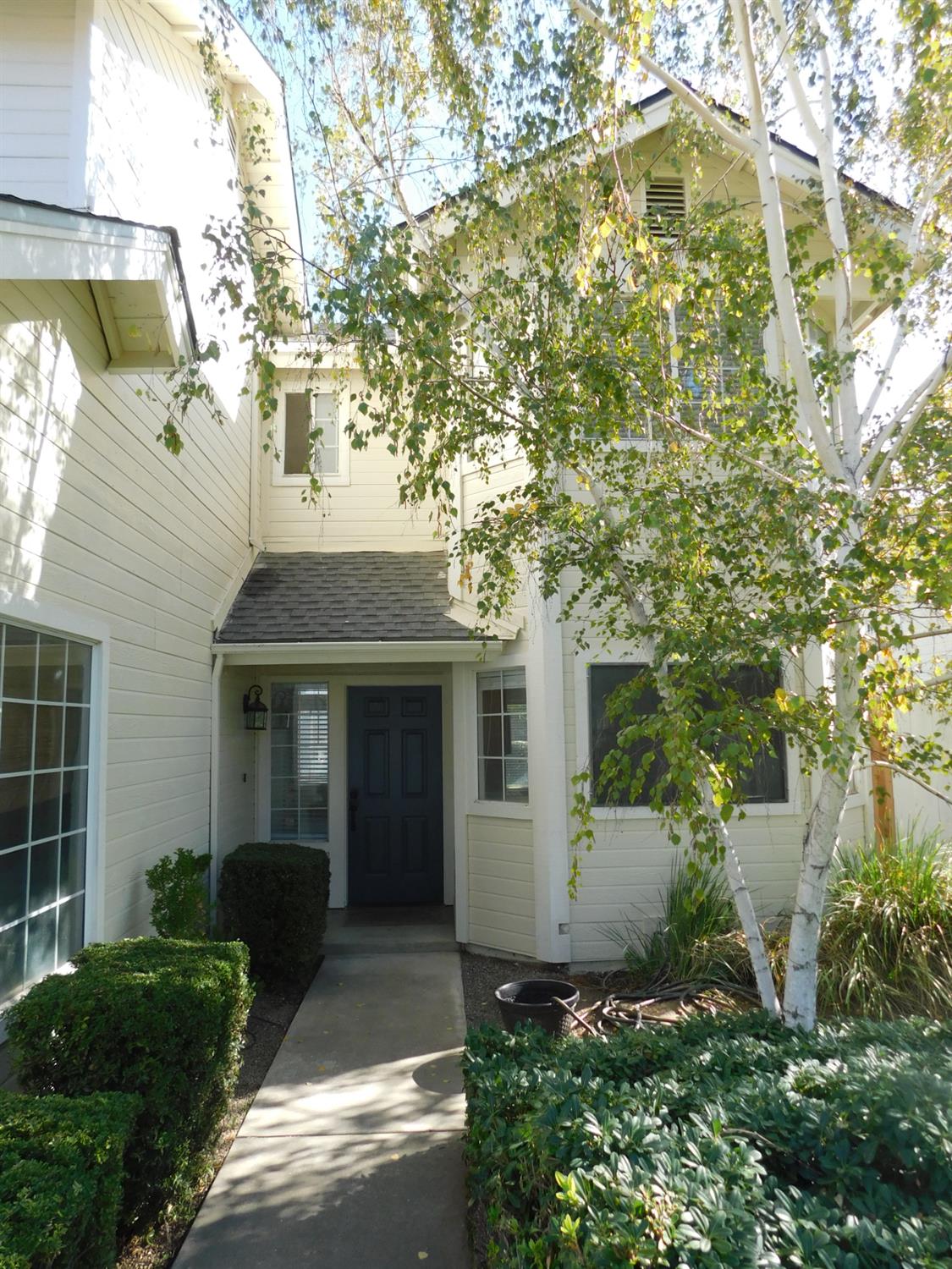 2316 Mountain Quail Way Modesto, CA 95355 - Photo 5 of 49 a front view of a house with garden