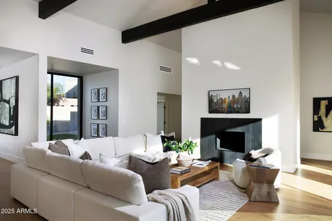 $2,400,000 | 8502 East Vista Bonita Drive, Scottsdale, AZ 85255