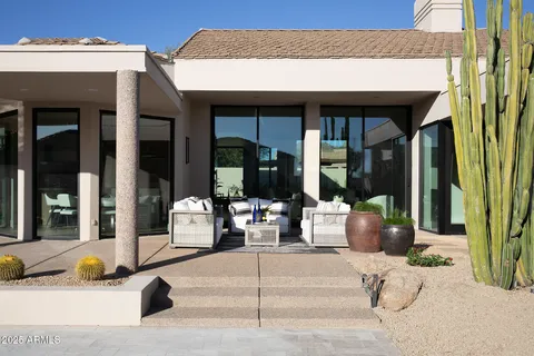 $2,400,000 | 8502 East Vista Bonita Drive, Scottsdale, AZ 85255