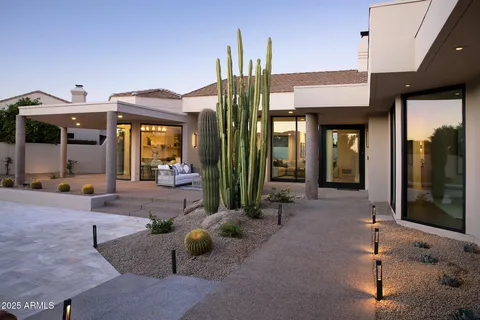 $2,400,000 | 8502 East Vista Bonita Drive, Scottsdale, AZ 85255