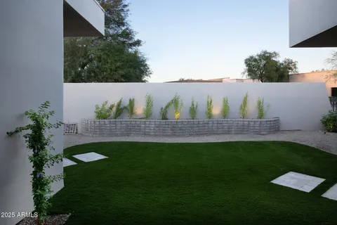 $2,400,000 | 8502 East Vista Bonita Drive, Scottsdale, AZ 85255