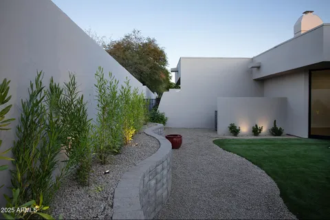 $2,400,000 | 8502 East Vista Bonita Drive, Scottsdale, AZ 85255