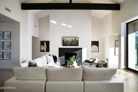 $2,400,000 | 8502 East Vista Bonita Drive, Scottsdale, AZ 85255