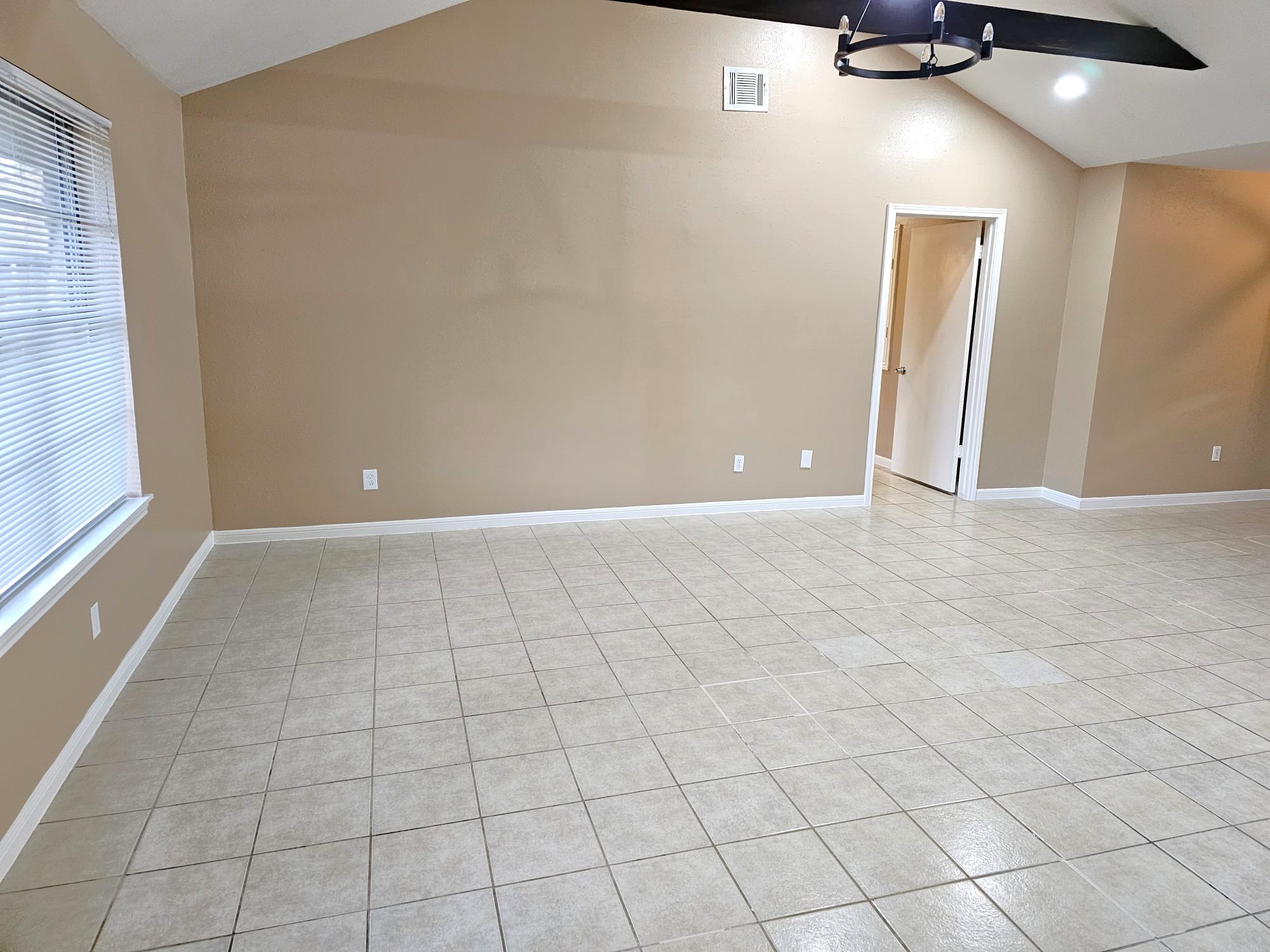 2327 Shadbury Court Houston, TX 77339 - Photo 14 of 32 a view of an empty room