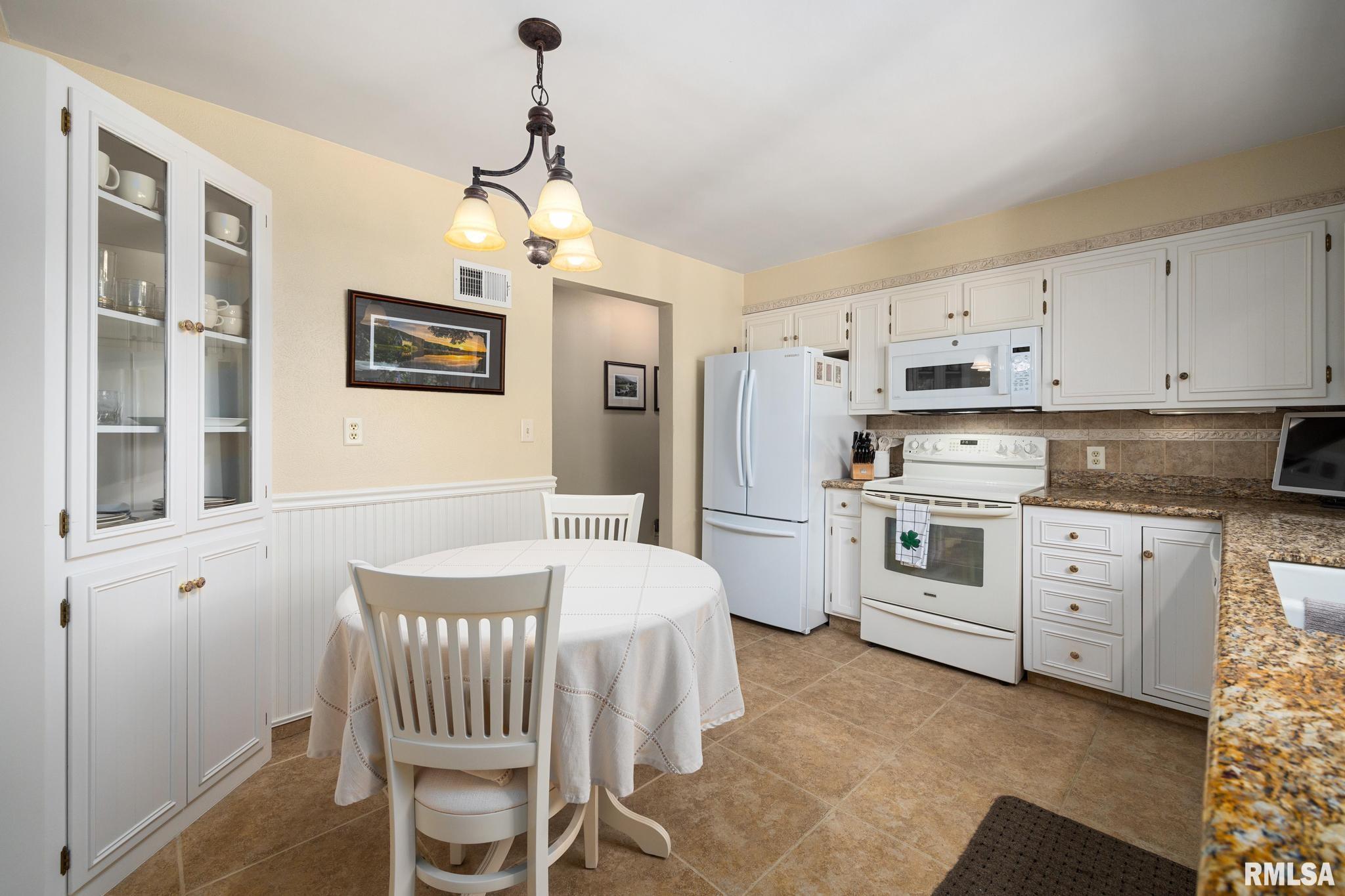 1017 West Northmoor Road Peoria, IL 61614 - Photo 14 of 53