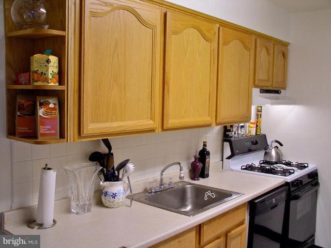 2207 Greenery Lane, Unit T2 Silver Spring, MD 20906 - Photo 16 of 27 ceramic tile backsplash, gas stove, dishwasher