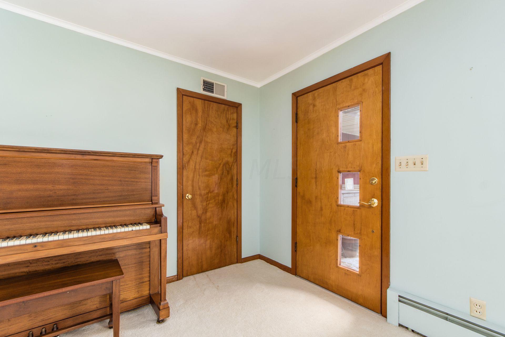 3621 Clime Road Columbus, OH 43228 - Photo 10 of 45