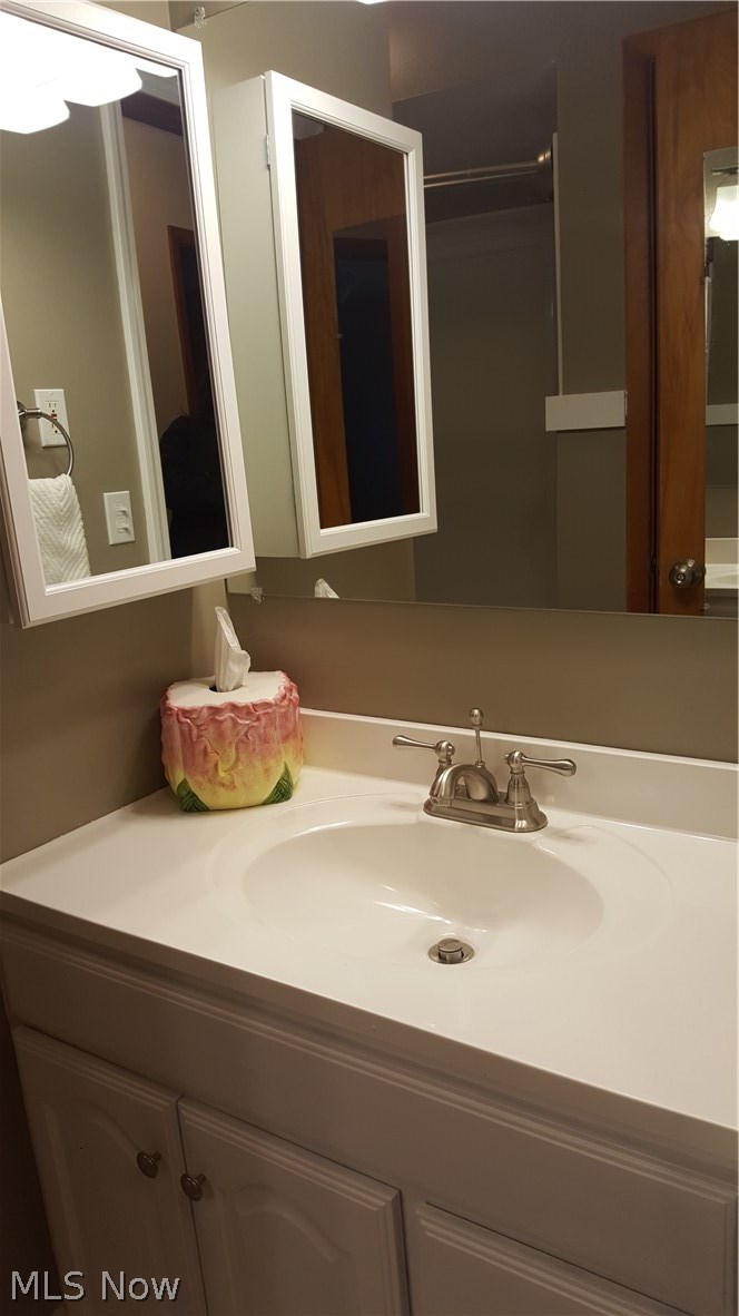6479 Kerneywood Road Parma, OH 44129 - Photo 9 of 33 Gallery Image 9