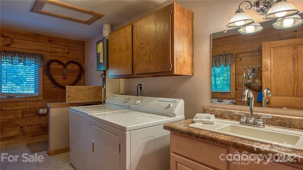 135 Aerial Ridge Waynesville, NC 28785 - Photo 7 of 27 a utility room with dryer and washer