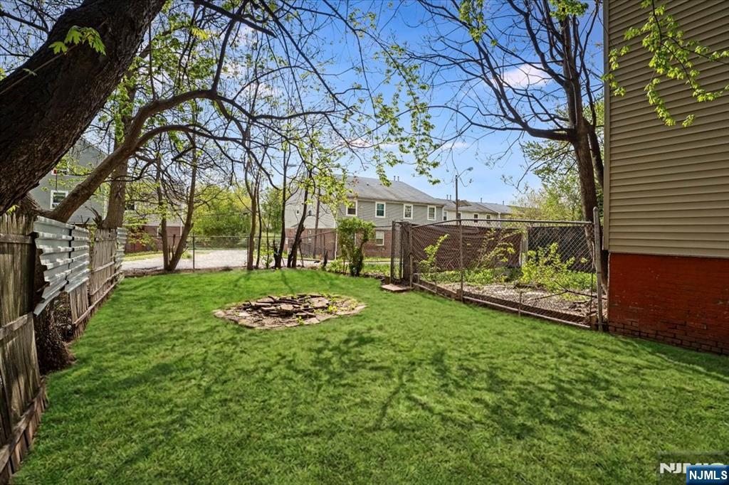 580 Hunterdon Street Newark, NJ 07108 - Photo 16 of 29 a view of yard with tree s