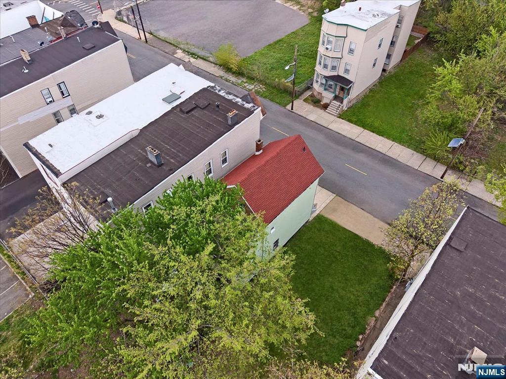 580 Hunterdon Street Newark, NJ 07108 - Photo 21 of 29 an aerial view of a house with a yard and a garage