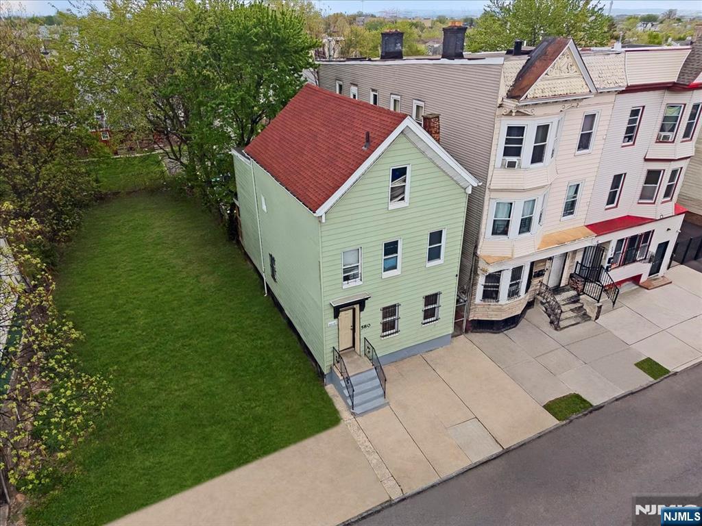 580 Hunterdon Street Newark, NJ 07108 - Photo 26 of 29 a aerial view of a house with swimming pool and sitting area