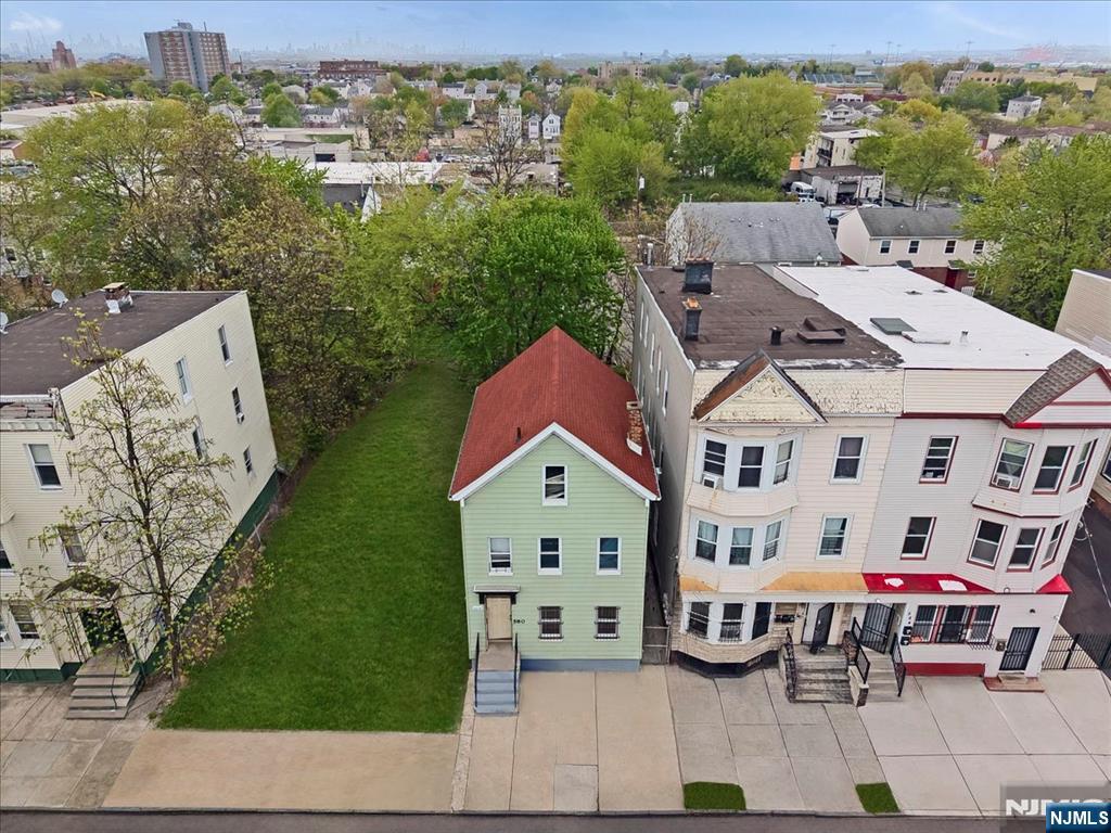 580 Hunterdon Street Newark, NJ 07108 - Photo 27 of 29 an aerial view of a house with a garden