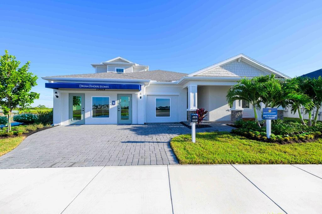 10669 Northwest Suncrest Loop Port Street Fort Pierce, FL 34945 - Photo 3 of 52 Photo 3