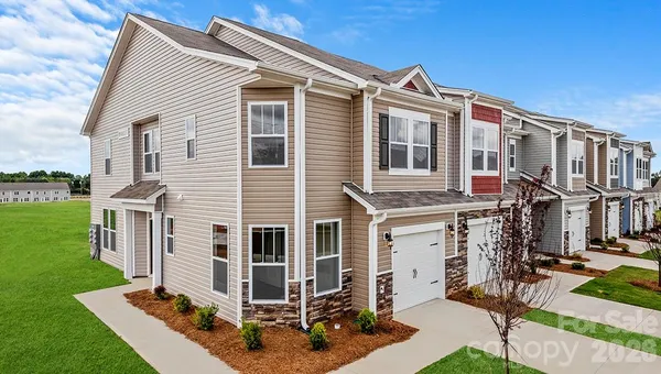 a view of a house with backyard