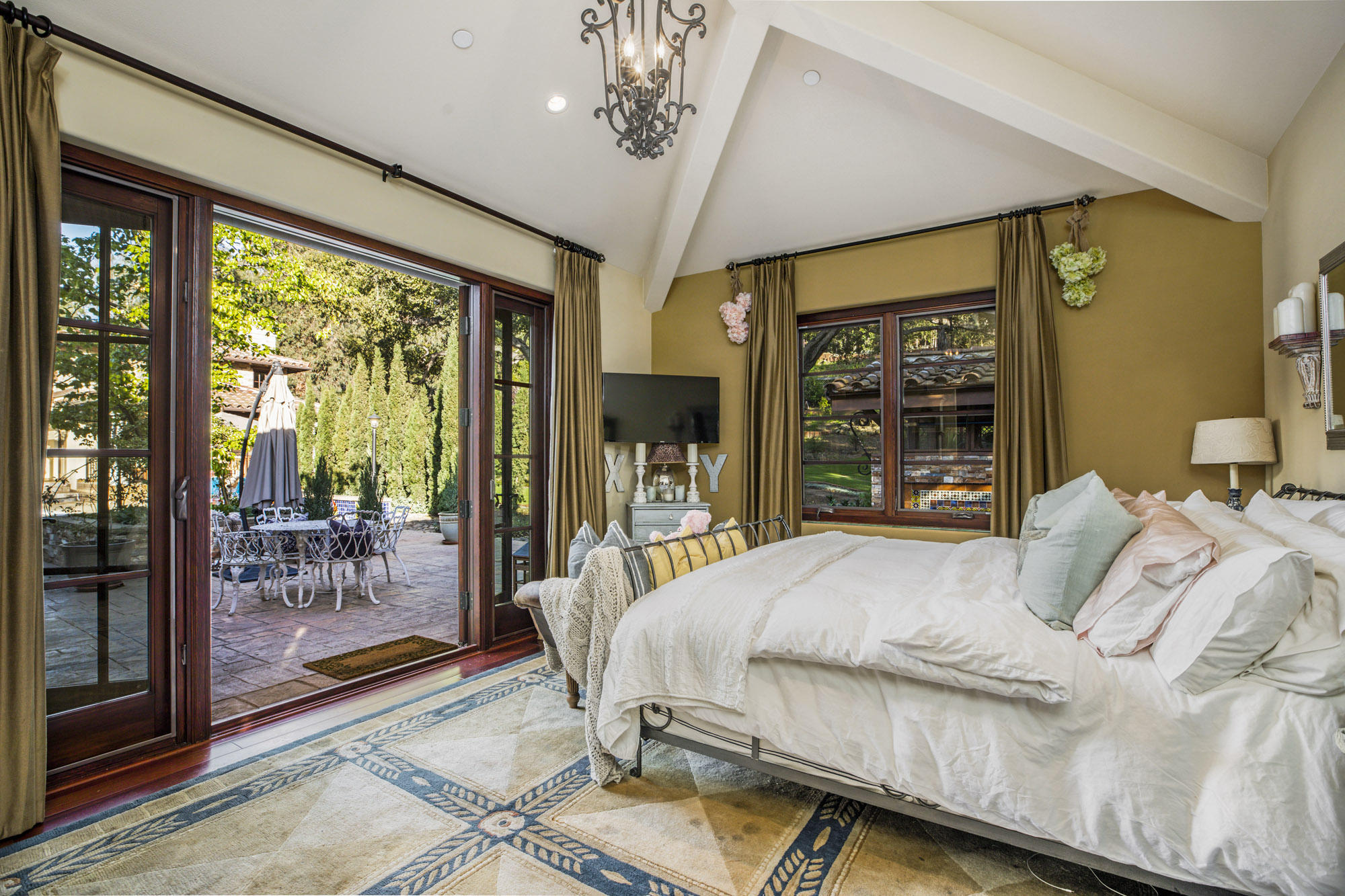 2020 Creekside Road Montecito, CA 93108 - Photo 20 of 29 Bedroom in Guest unit
