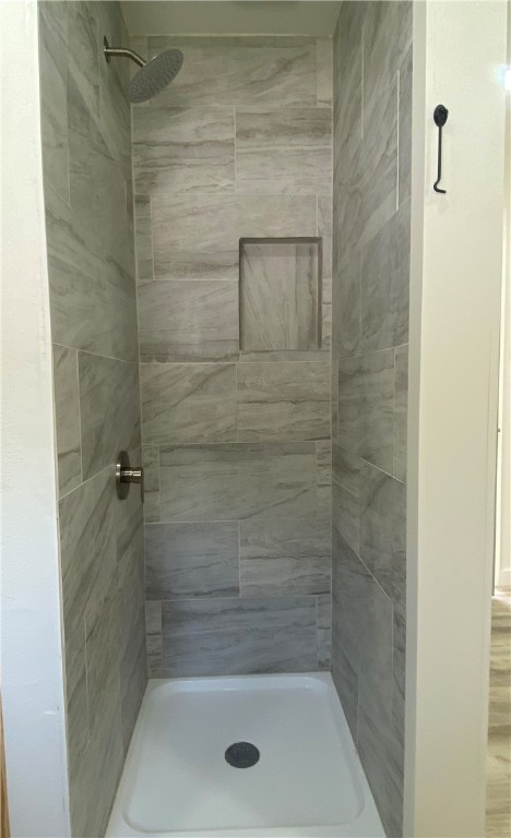 101 North Julian Street, Unit 1 San Diego, TX 78384 - Photo 9 of 12 a bathroom with a shower