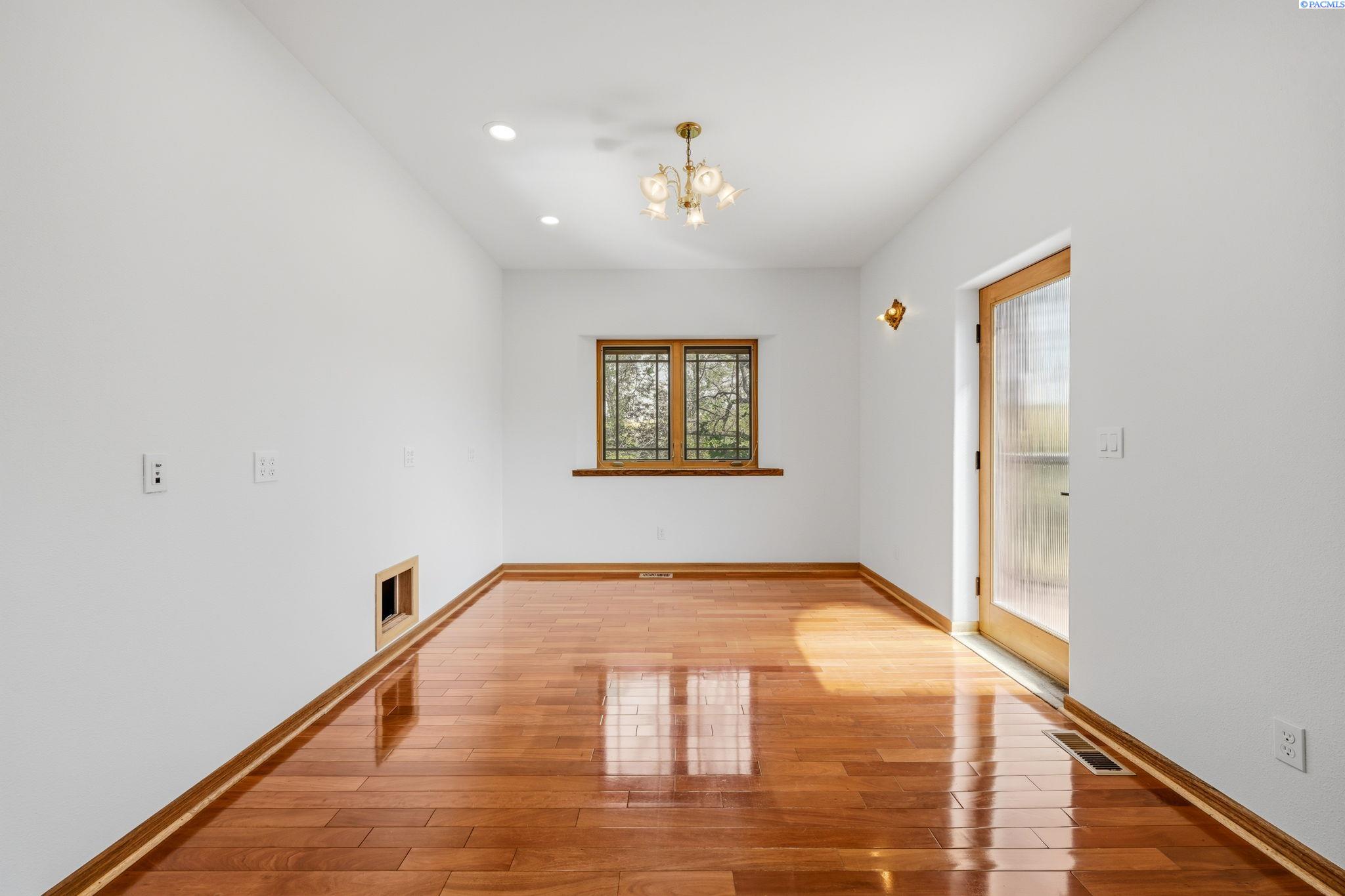 651 Klemgard Road Pullman, WA 99163 - Photo 9 of 50 Gallery Image 9
