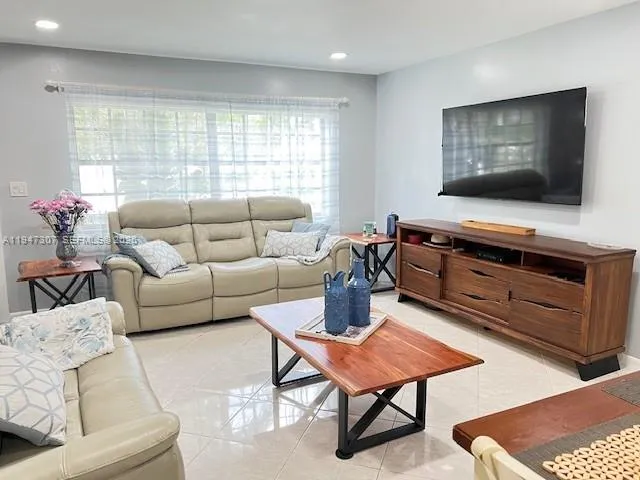 $405,000 | 905 Northwest 107th Avenue, Pembroke Pines, FL 33026