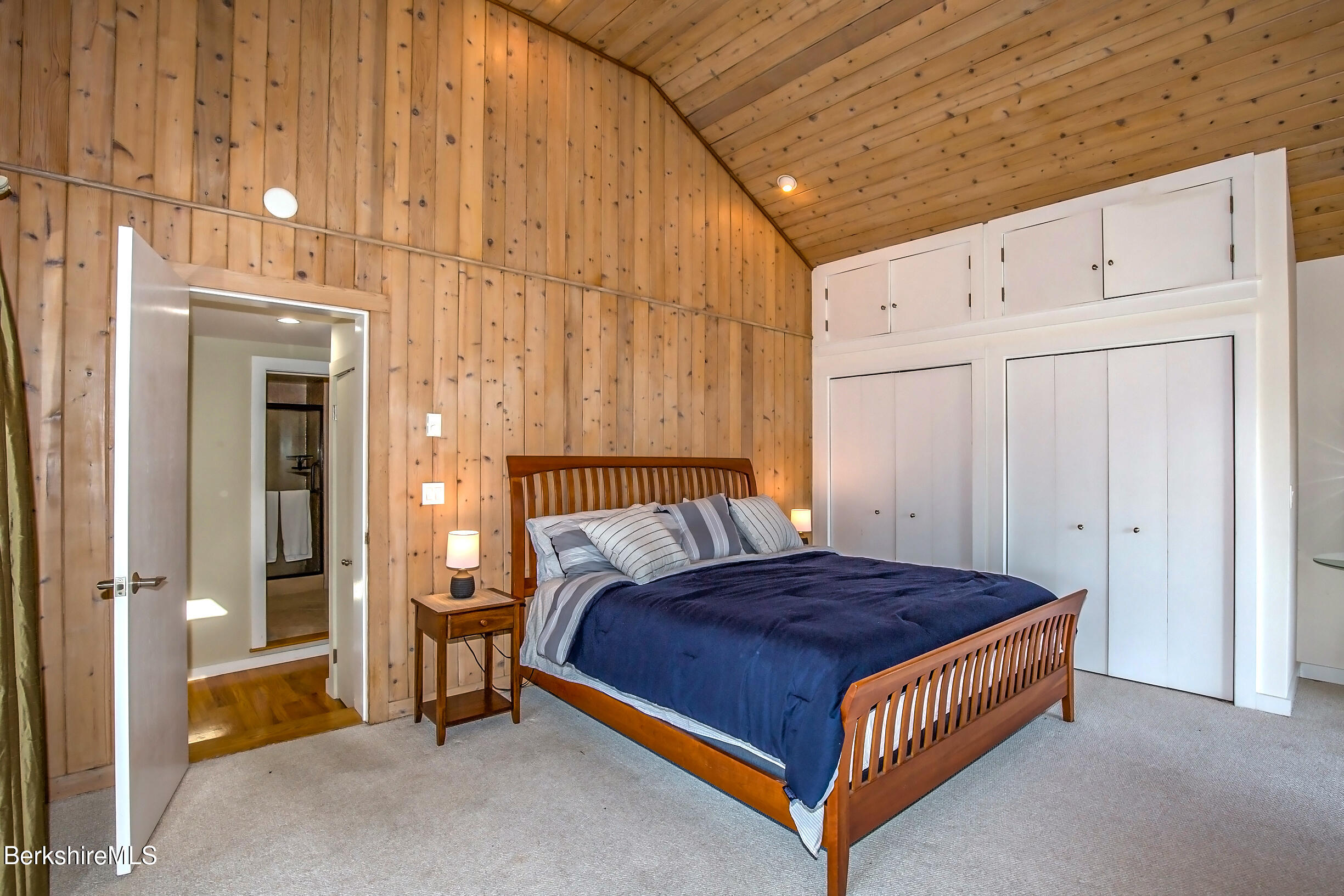 2 Wallace Road, Unit 2E Stockbridge, MA 01262 - Photo 19 of 50 a bed sitting in a spacious bedroom next to a window