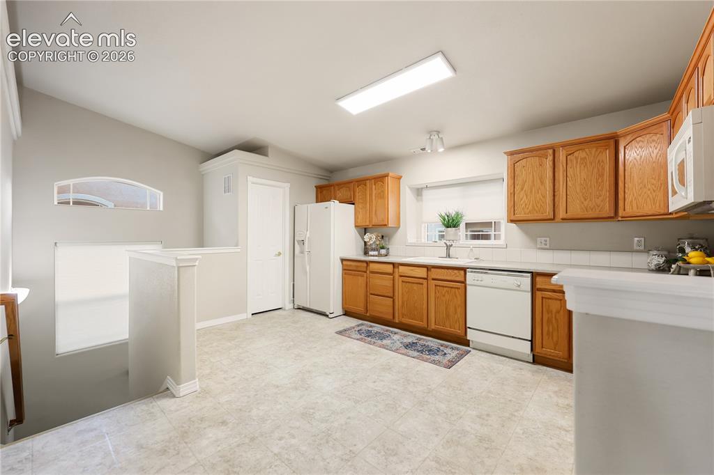 1479 Madison Ridge Heights, Unit B Colorado Springs, CO 80904 - Photo 3 of 22
