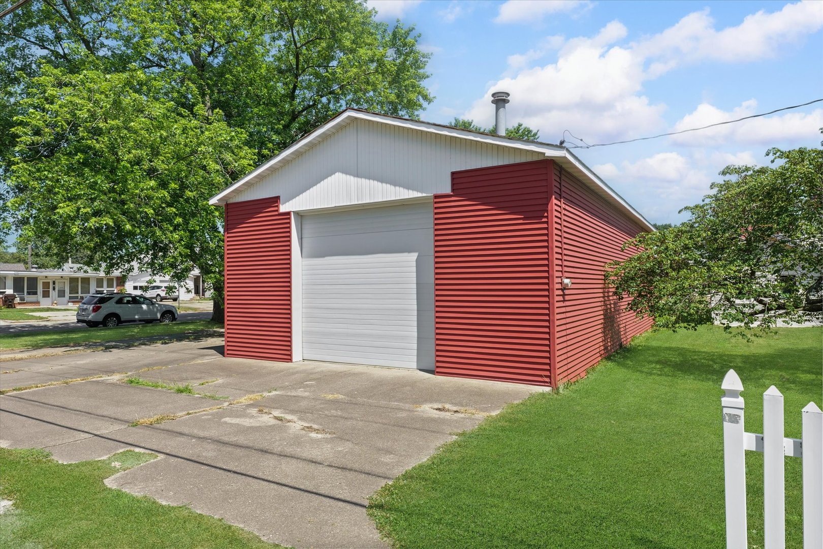 120 North Fredrick Street Rantoul, IL 61866 - Photo 4 of 46 a front view of a house with a yard