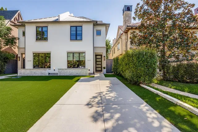 a front view of house with yard