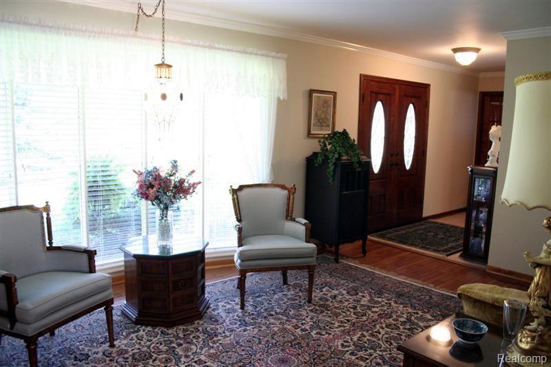 61234 Spring Circle Trail Washington, MI 48094 - Photo 5 of 24 living room
