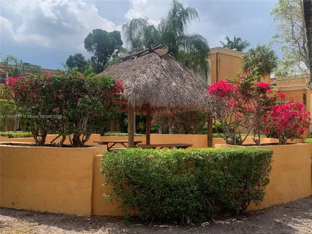 $200,000 | 18101 Northwest 68th Avenue, Unit D101, Hialeah, FL 33015