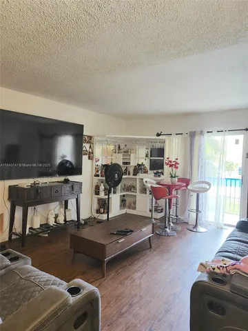 $200,000 | 18101 Northwest 68th Avenue, Unit D101, Hialeah, FL 33015