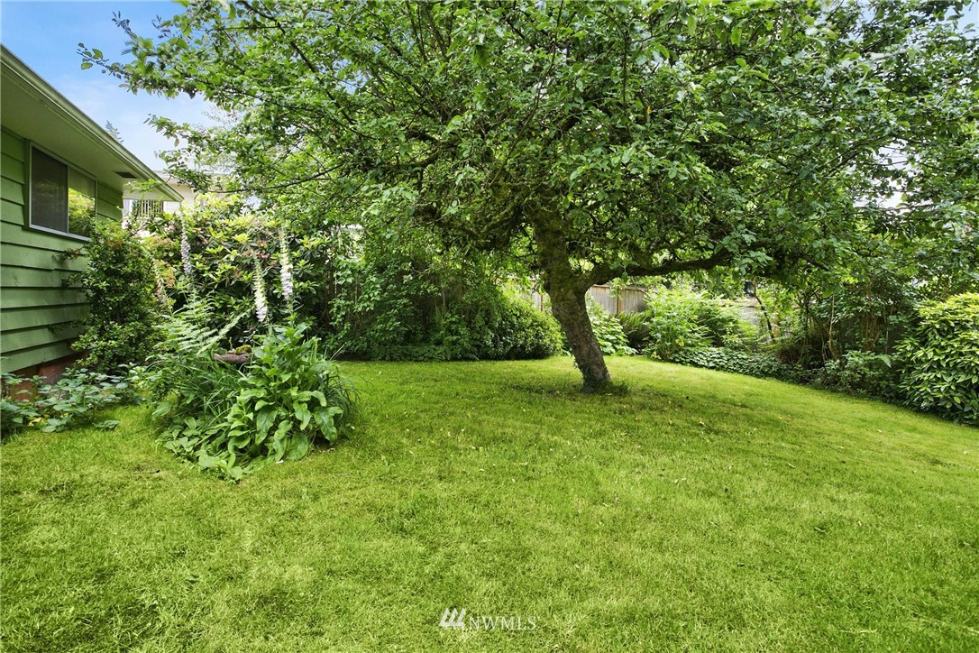 10431 Northeast 194th Street Bothell, WA 98011 - Photo 15 of 21