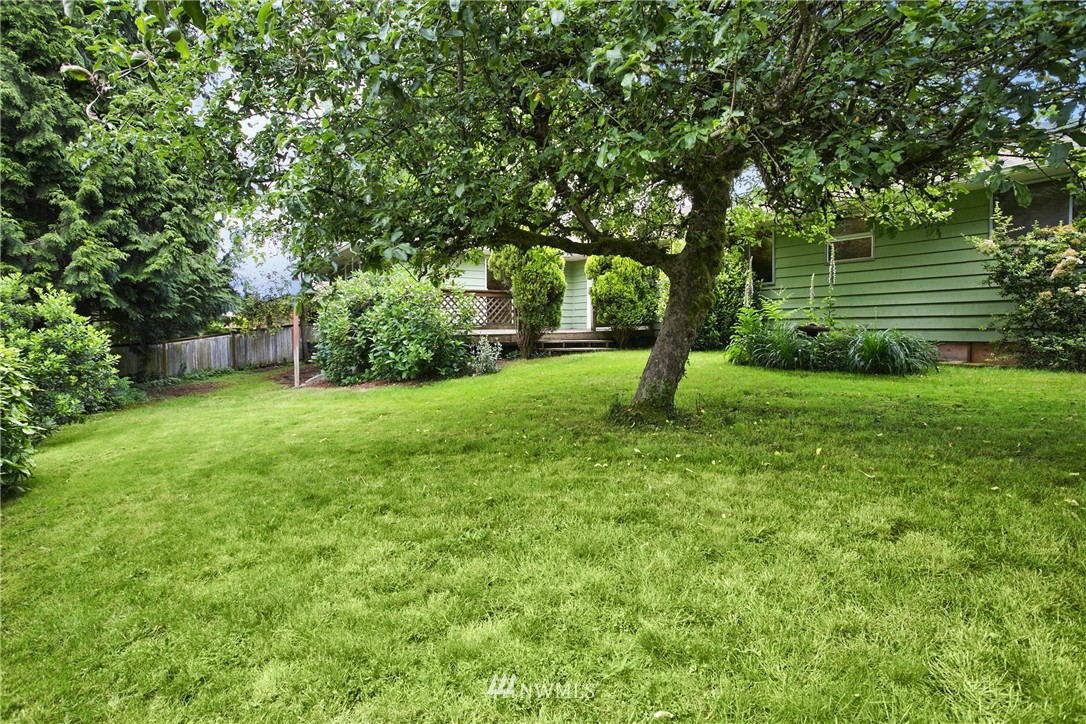 10431 Northeast 194th Street Bothell, WA 98011 - Photo 17 of 21