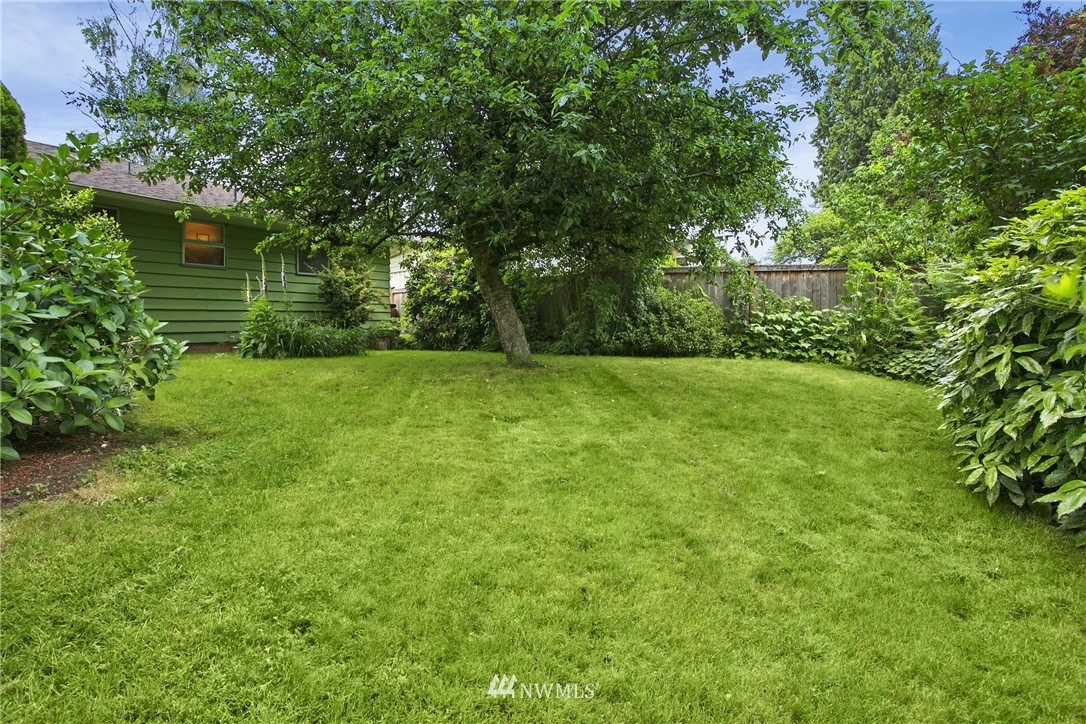 10431 Northeast 194th Street Bothell, WA 98011 - Photo 18 of 21