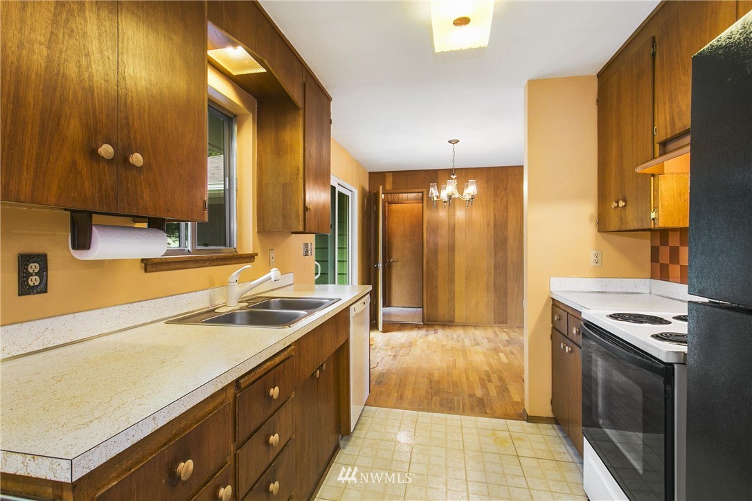 10431 Northeast 194th Street Bothell, WA 98011 - Photo 5 of 21