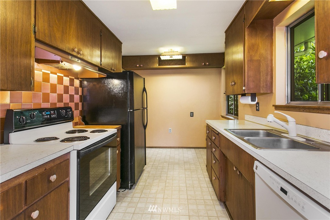 10431 Northeast 194th Street Bothell, WA 98011 - Photo 6 of 21