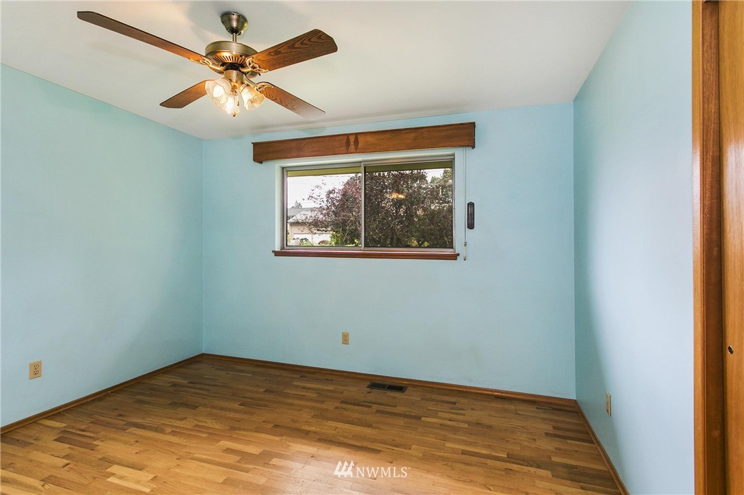 10431 Northeast 194th Street Bothell, WA 98011 - Photo 7 of 21