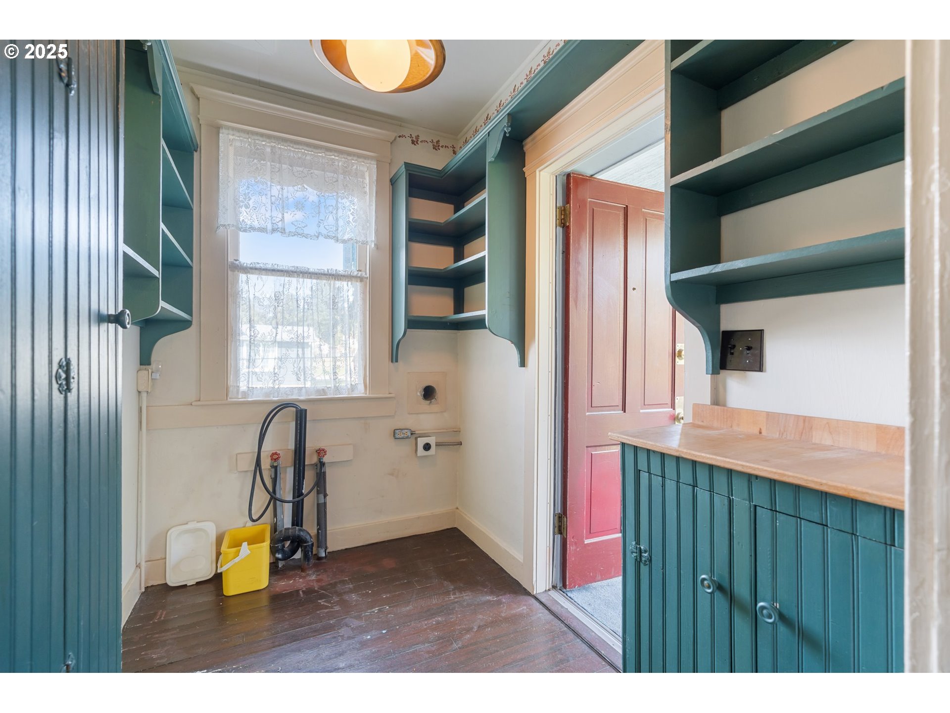 1110 D Street Vader, WA 98593 - Photo 16 of 45 a view of an entryway with a workspace
