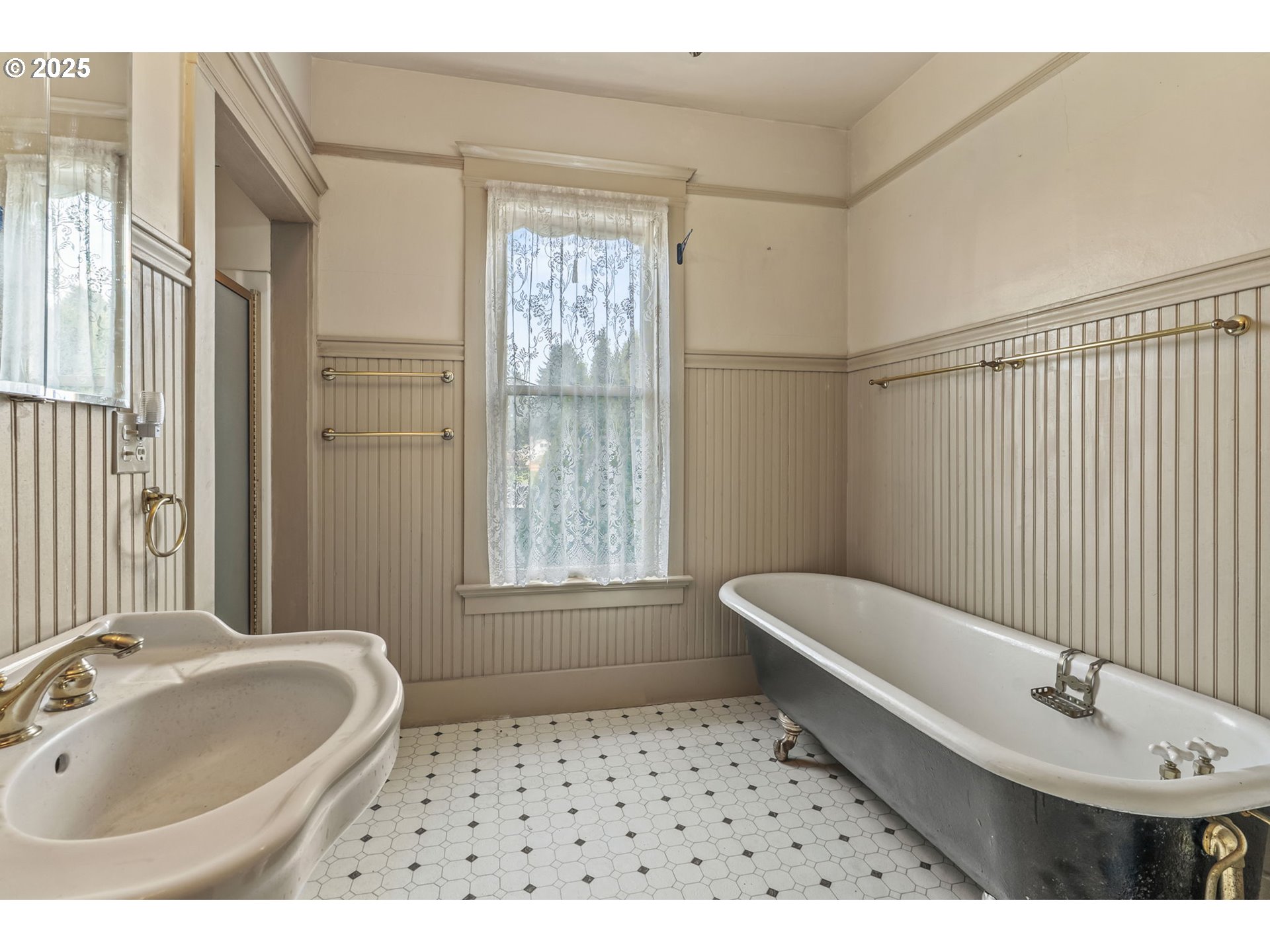 1110 D Street Vader, WA 98593 - Photo 23 of 45 a bathroom with a sink a toilet and shower