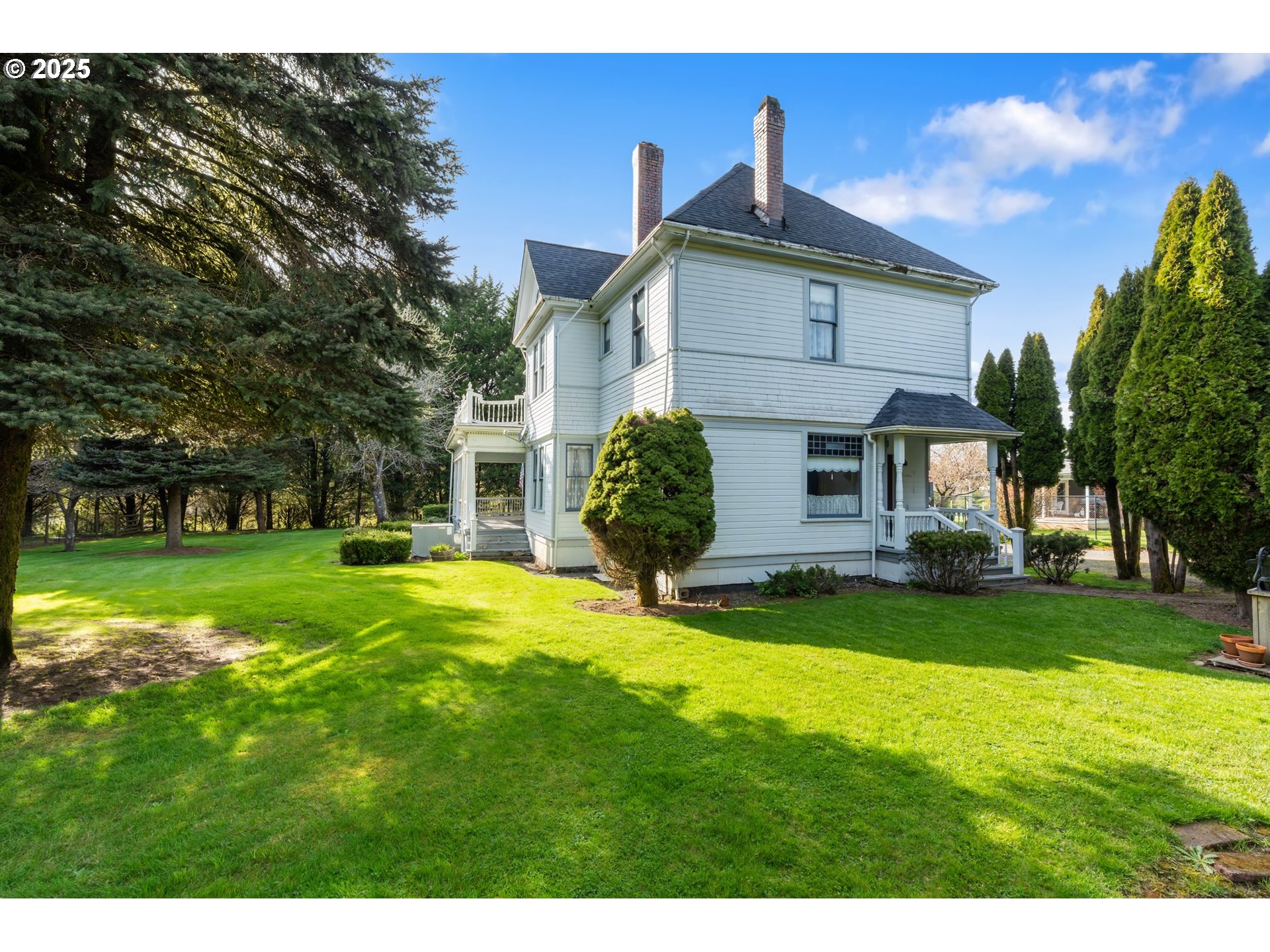 1110 D Street Vader, WA 98593 - Photo 34 of 45 a front view of a house with a garden