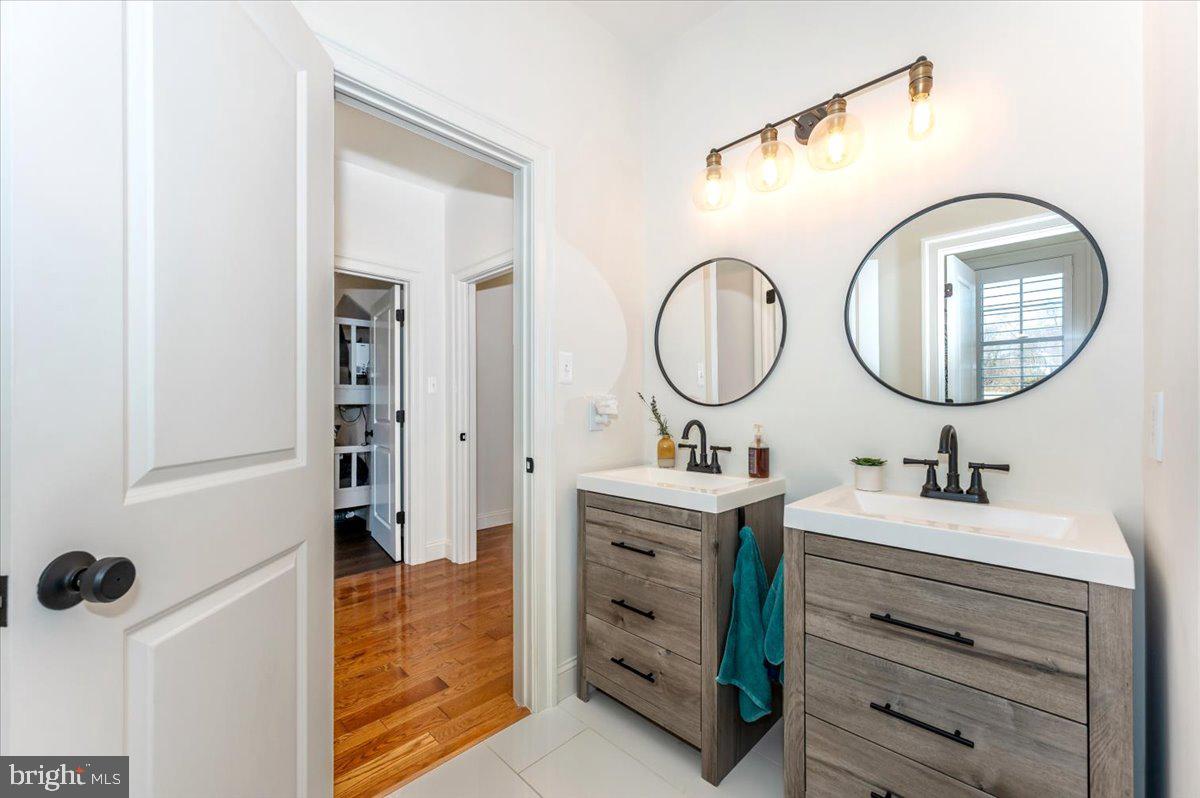 13100 St Paul Road Clear Spring, MD 21722 - Photo 46 of 97 Jack-and-Jill bath