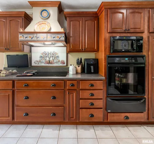 $459,000 | 1300 West Brewster Road, Herrin, IL 62948