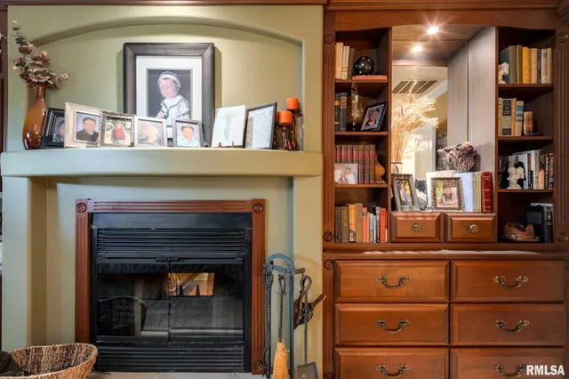 $459,000 | 1300 West Brewster Road, Herrin, IL 62948