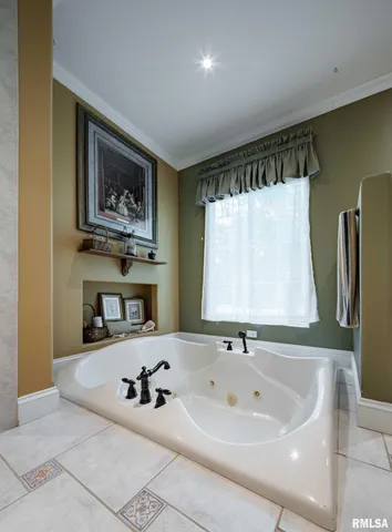 $459,000 | 1300 West Brewster Road, Herrin, IL 62948