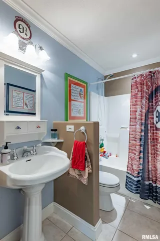 $459,000 | 1300 West Brewster Road, Herrin, IL 62948