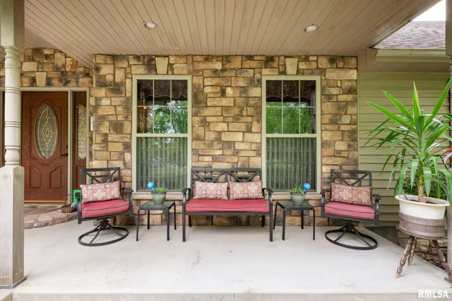 $459,000 | 1300 West Brewster Road, Herrin, IL 62948