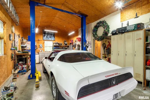 $459,000 | 1300 West Brewster Road, Herrin, IL 62948