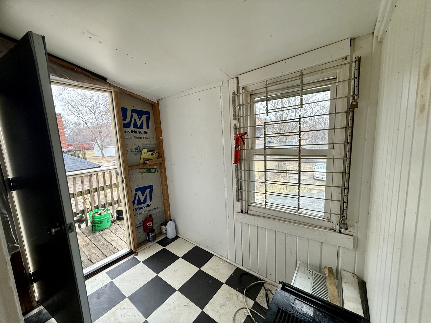 723 Richards Street, Unit 2 Joliet, IL 60433 - Photo 13 of 13 a view of hallway with windows