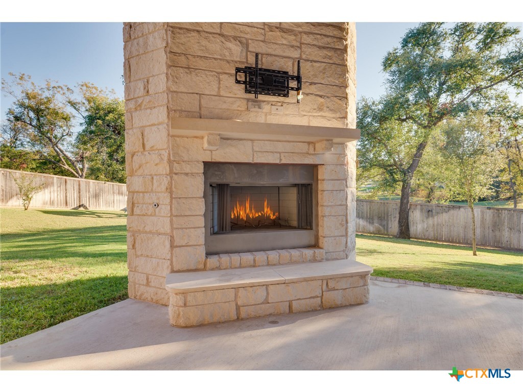 1729 Las Lomas Court Temple, TX 76502 - Photo 38 of 43 Outdoor fireplace close-cozy year-round
