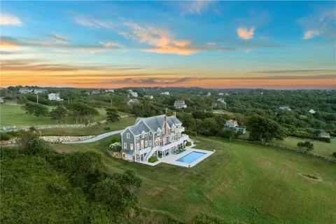 $6,750,000 | 1596 West Side Road, Block Island, RI 02807