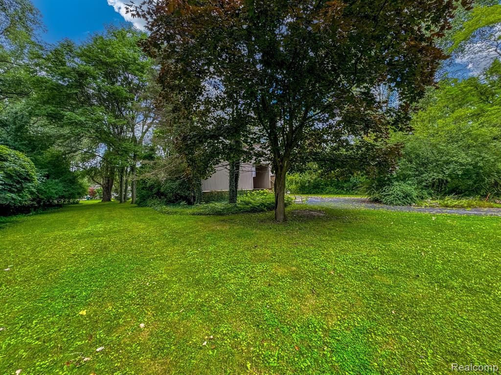 2040 West Square Lake Road Troy, MI 48098 - Photo 27 of 28